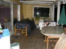 Den store sofa samt sofabord mtte ud p den overdkkede terrasse - Det var bare ikke mere plads i huset.