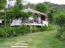 Her har vi hytten p Koh Tao Cabana udefra.