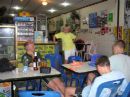 Vi slog os ned p denne restaurant, hvor vi kunne lade bagagen st imens vi gik rundt i byen og s p butikker og marked. Vi s kun en enkelt anden turist!
